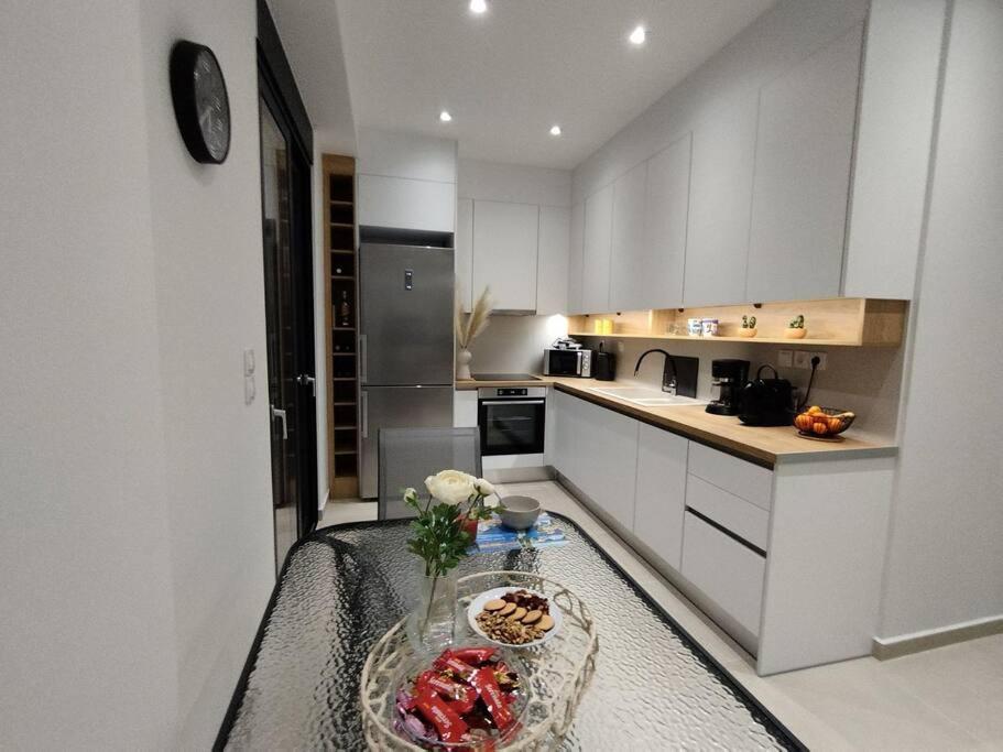 Floral Home 1 - Ground Floor Apt With Courtyard And Private Parking! Athens Exterior photo